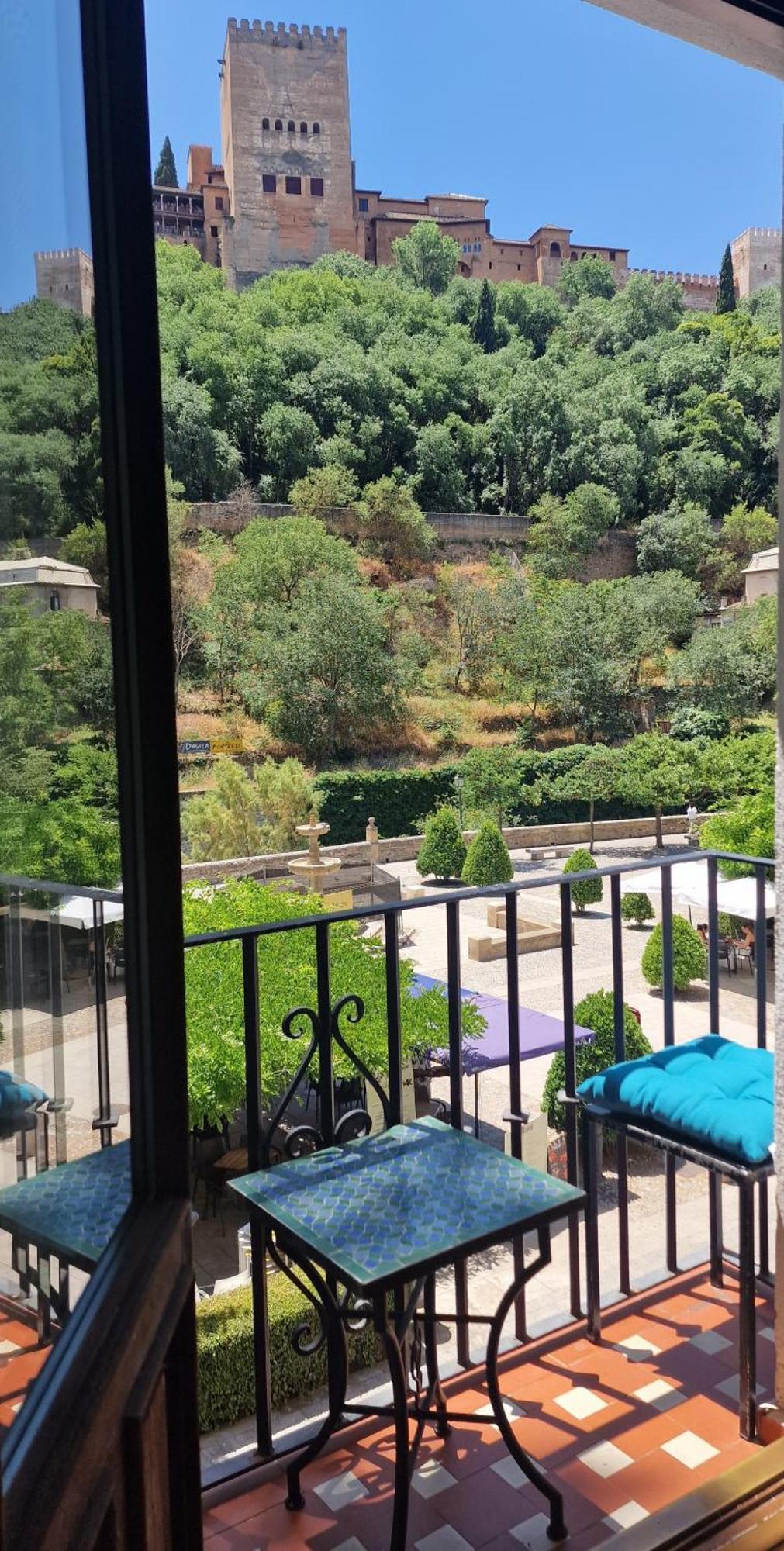 The Nasrid Palace From Your Bed ! กรานาดา ภายนอก รูปภาพ
