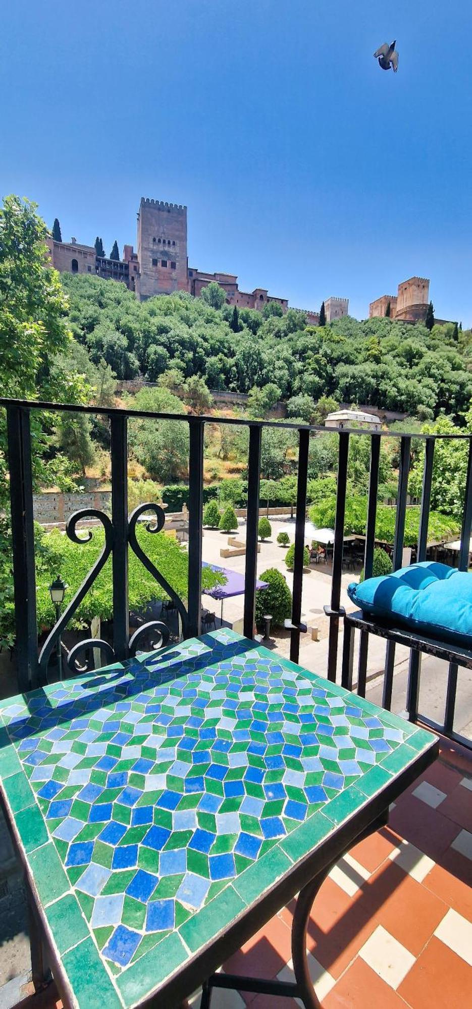 The Nasrid Palace From Your Bed ! กรานาดา ภายนอก รูปภาพ